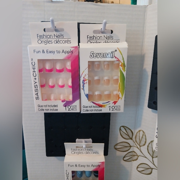 12 sets of artificial nails and 1 set nail wraps - Picture 2 of 9